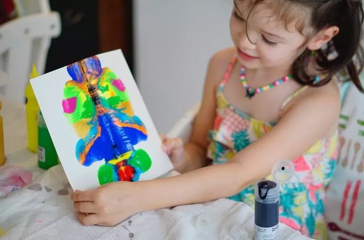 用蒙臺梭利的5把“鑰匙”，在家輕松