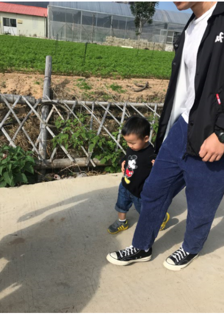 大手牽小手